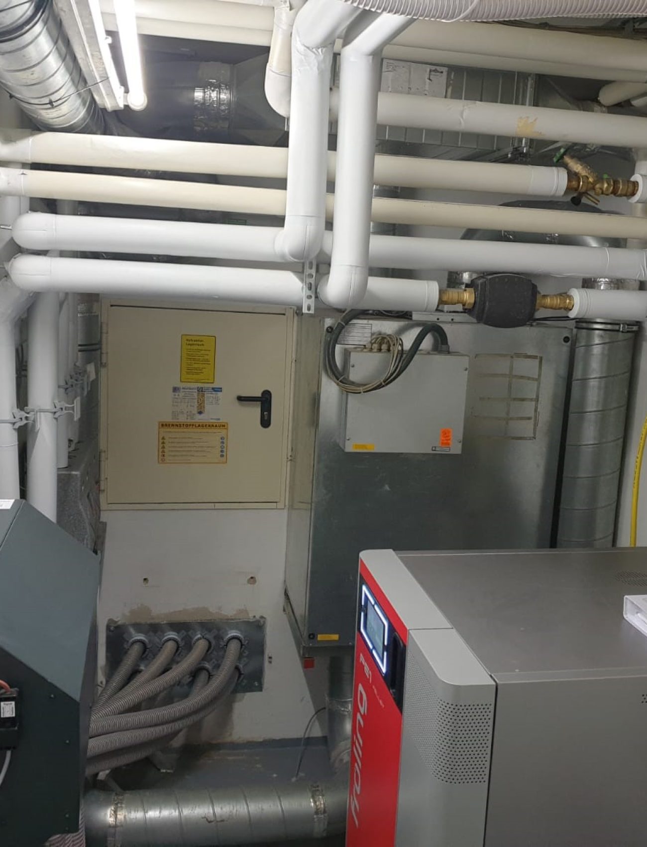 Installation Fröling PE1 Pelletheizung in München Sendling-04